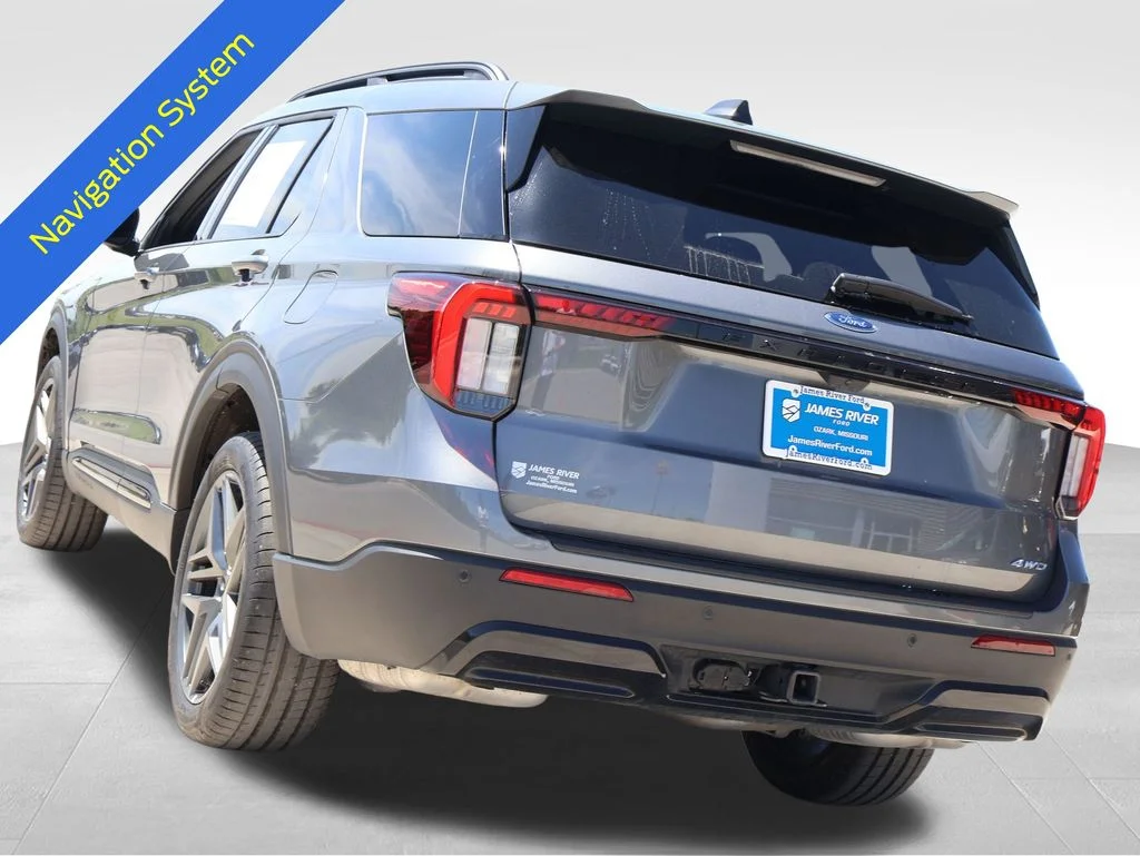 Used 2025 Gray Ford ST-Line image 4