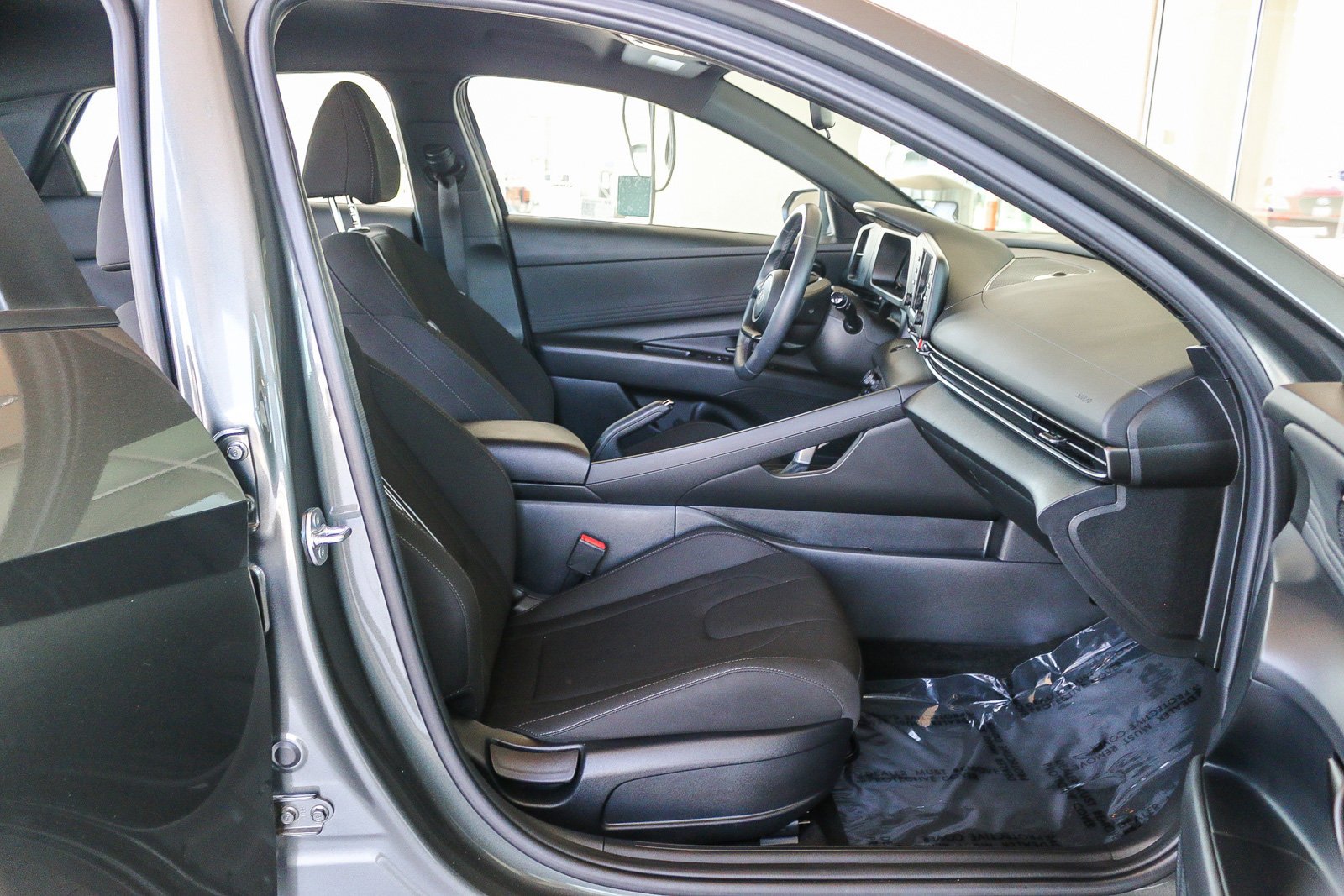 2025 Hyundai Elantra SEL - Photo 17