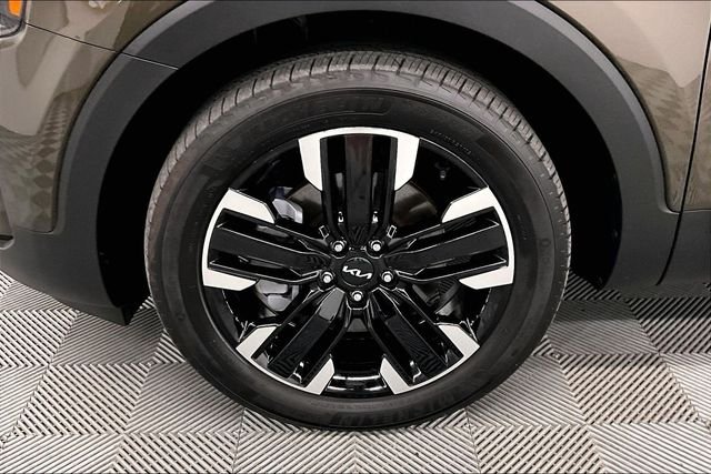 Used 2025 Dark Moss Kia SX-Prestige image 10