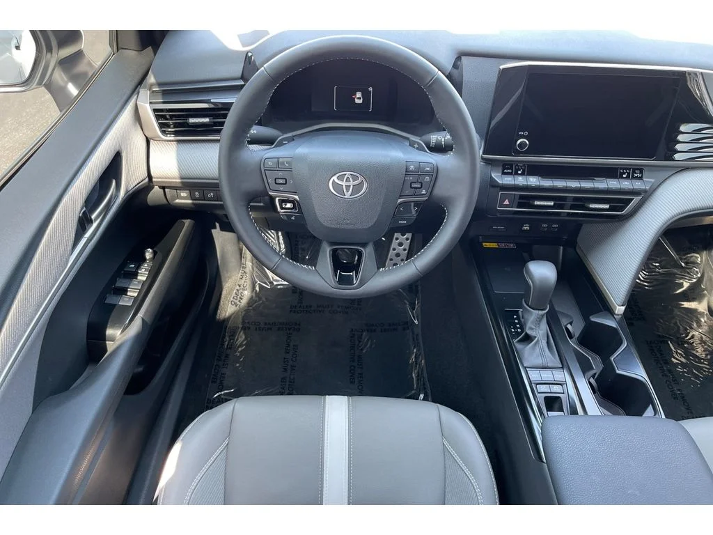 Used 2025 Ice Cap Toyota SE image 17