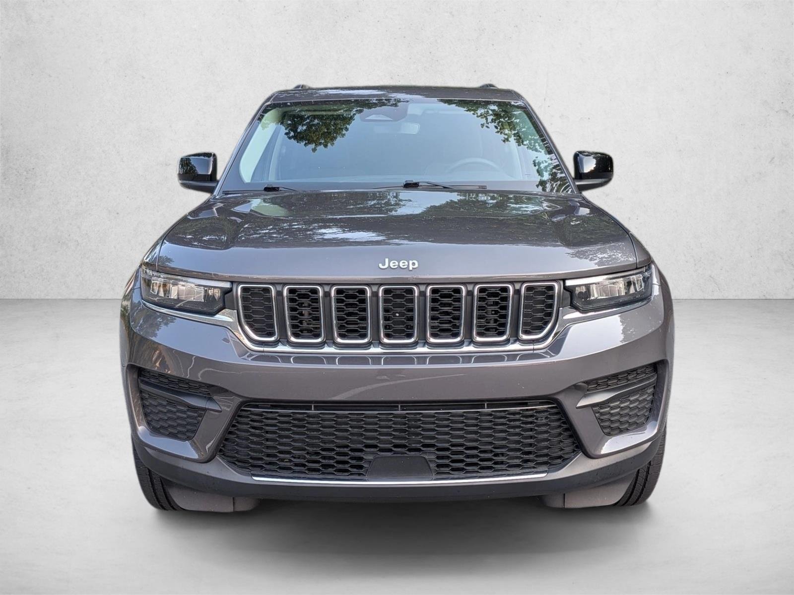 Used 2023 Baltic Gray Metallic Clearcoat Jeep Laredo image 2