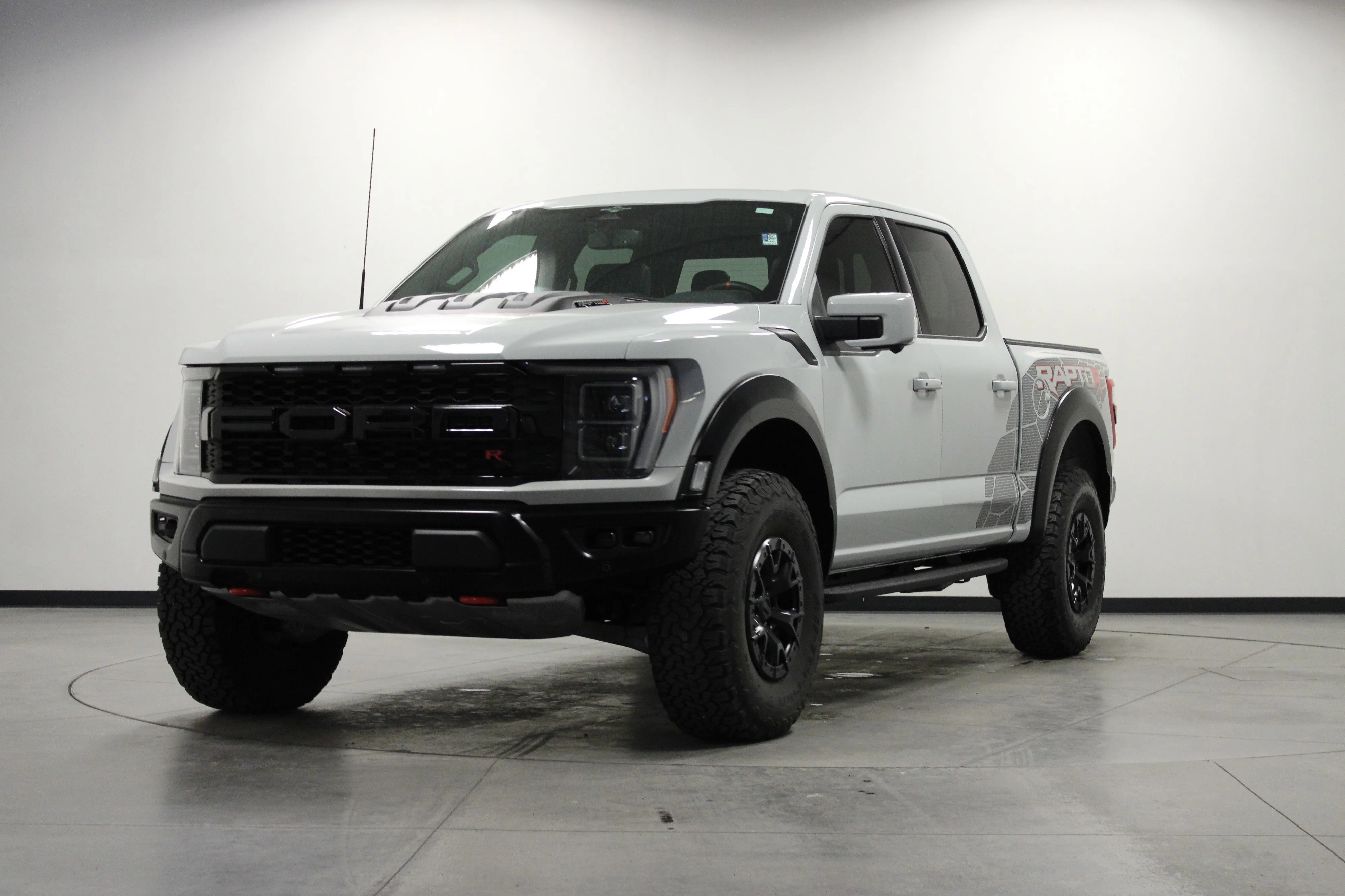 Used 2023 Avalanche Gray Ford Raptor image 8