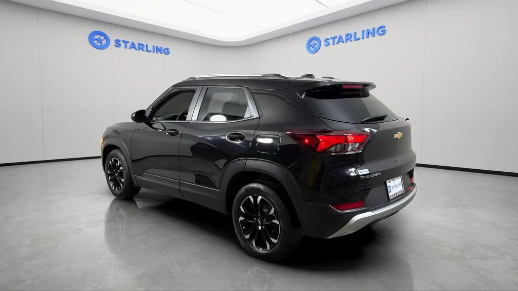 Used 2023 MOSAIC BLACK METALLIC Chevrolet LT image 4