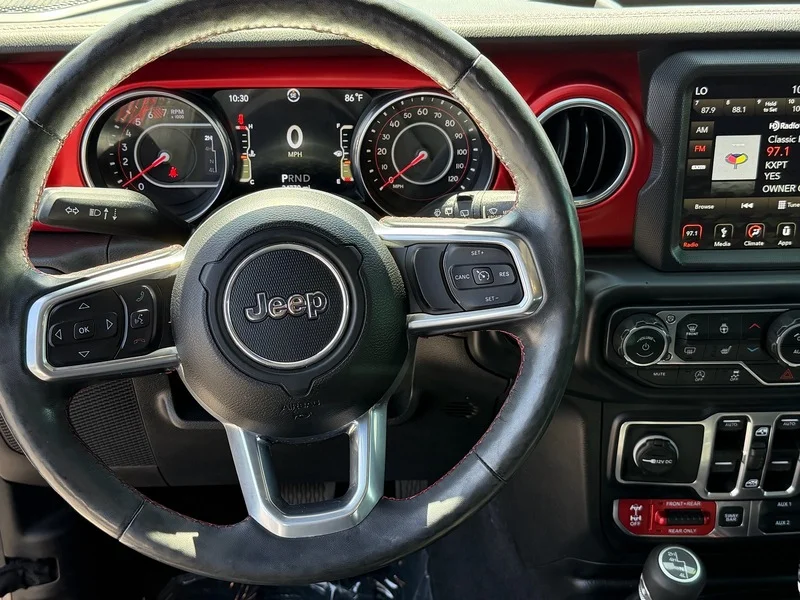Used 2019 Granite Crystal M Jeep Rubicon image 13