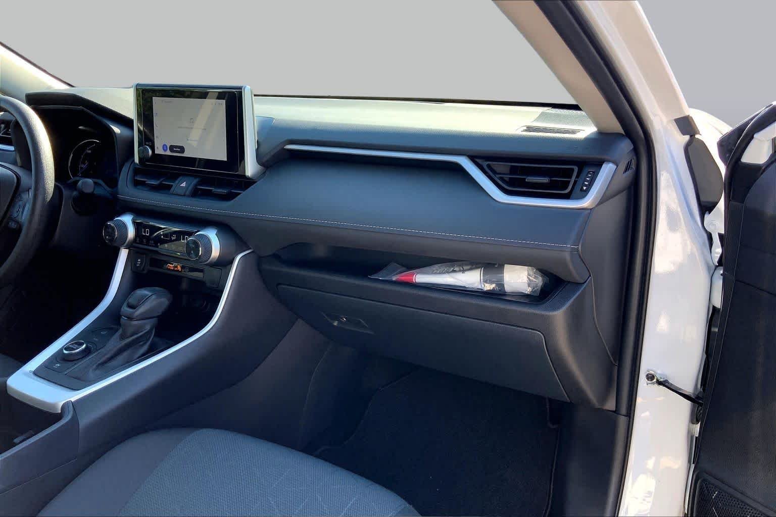 Used 2025 Ice Cap Toyota Hybrid XLE image 16