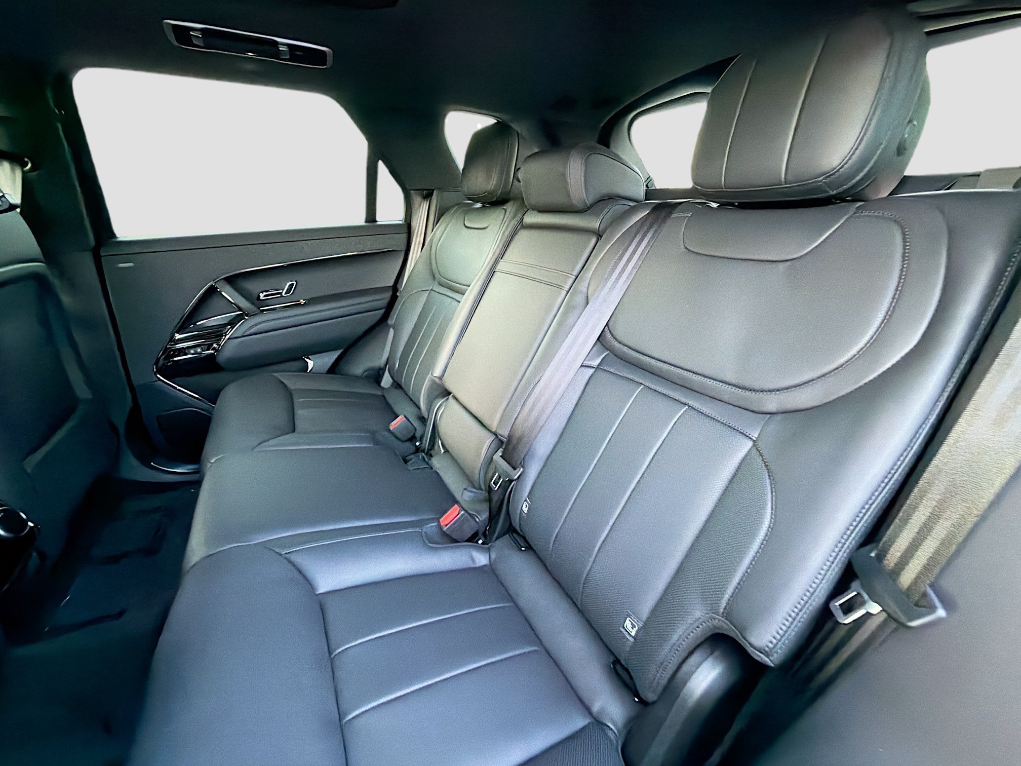 New 2026 Santorini Black LAND ROVER Dynamic SE image 20