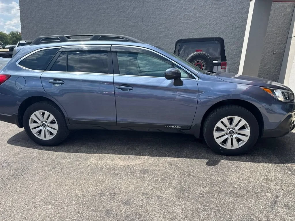 Used 2018 Twilight Blue Metallic Subaru 2.5i Premium image 2