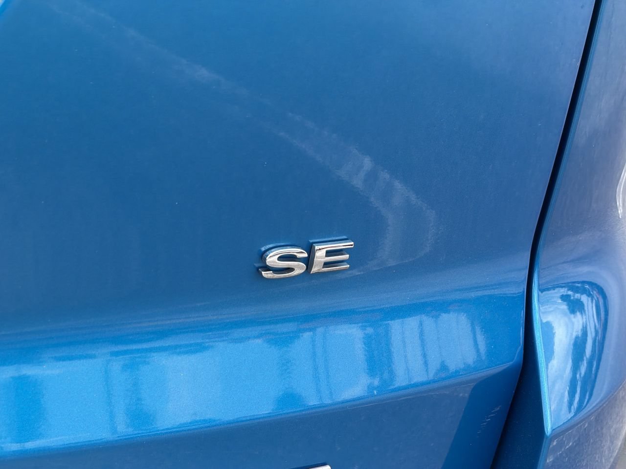 Used 2020 Blue Candy Ford SE image 9