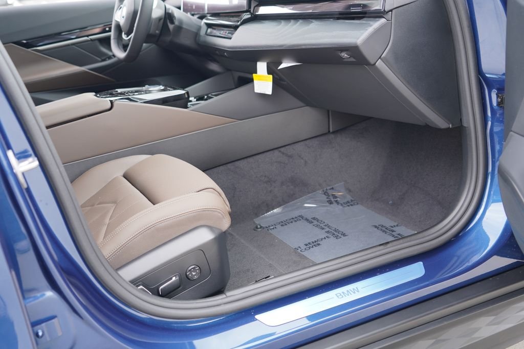 New 2027 Phytonic Blue Metallic BMW eDrive40 image 15