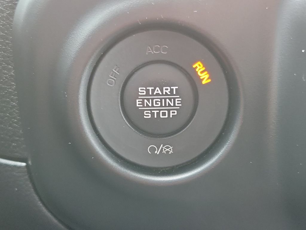 Used 2020 Green Jeep Sport image 23