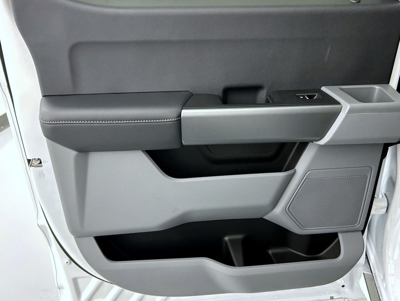 New 2026 Oxford White Ford XLT image 20