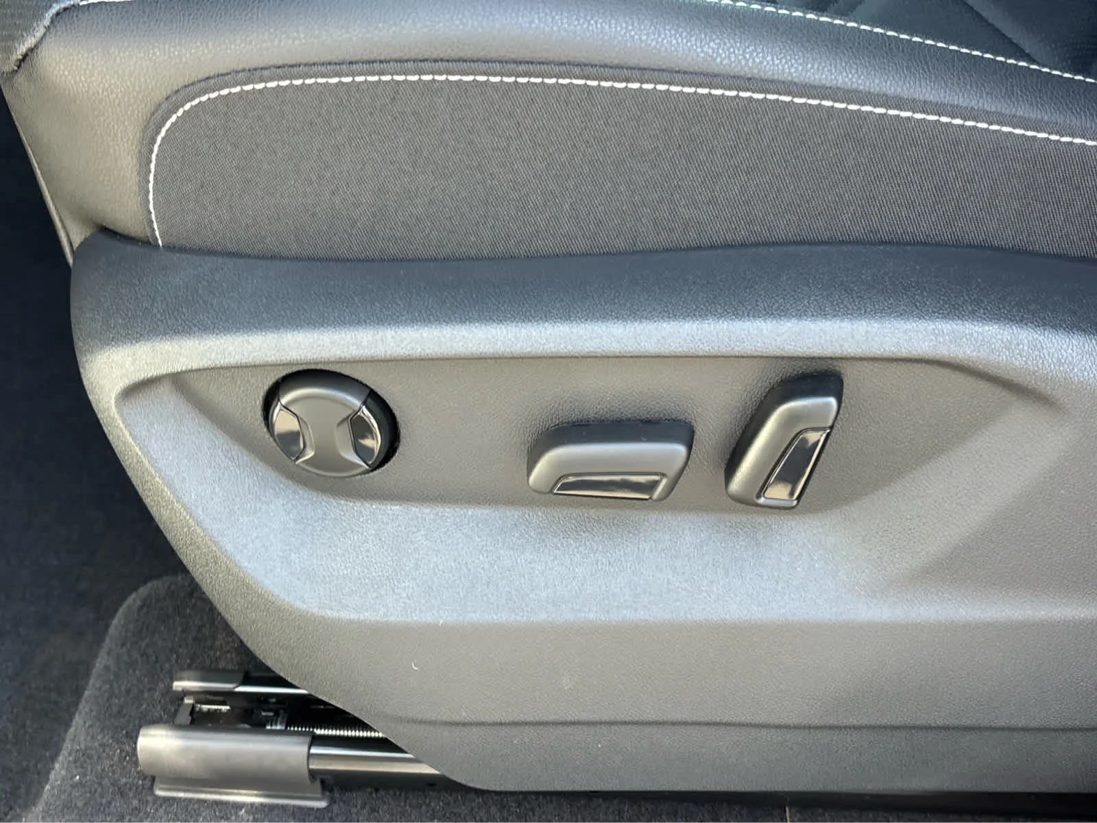 New 2026 OPAL WHITE Volkswagen 2.0T SE image 8