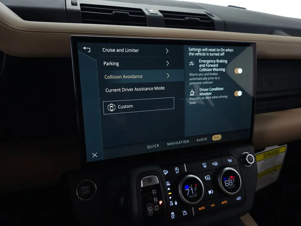 New 2026 Santorini Black Land Rover X-Dynamic SE image 23