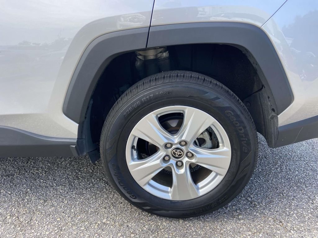 Used 2021 Silver Toyota XLE image 30