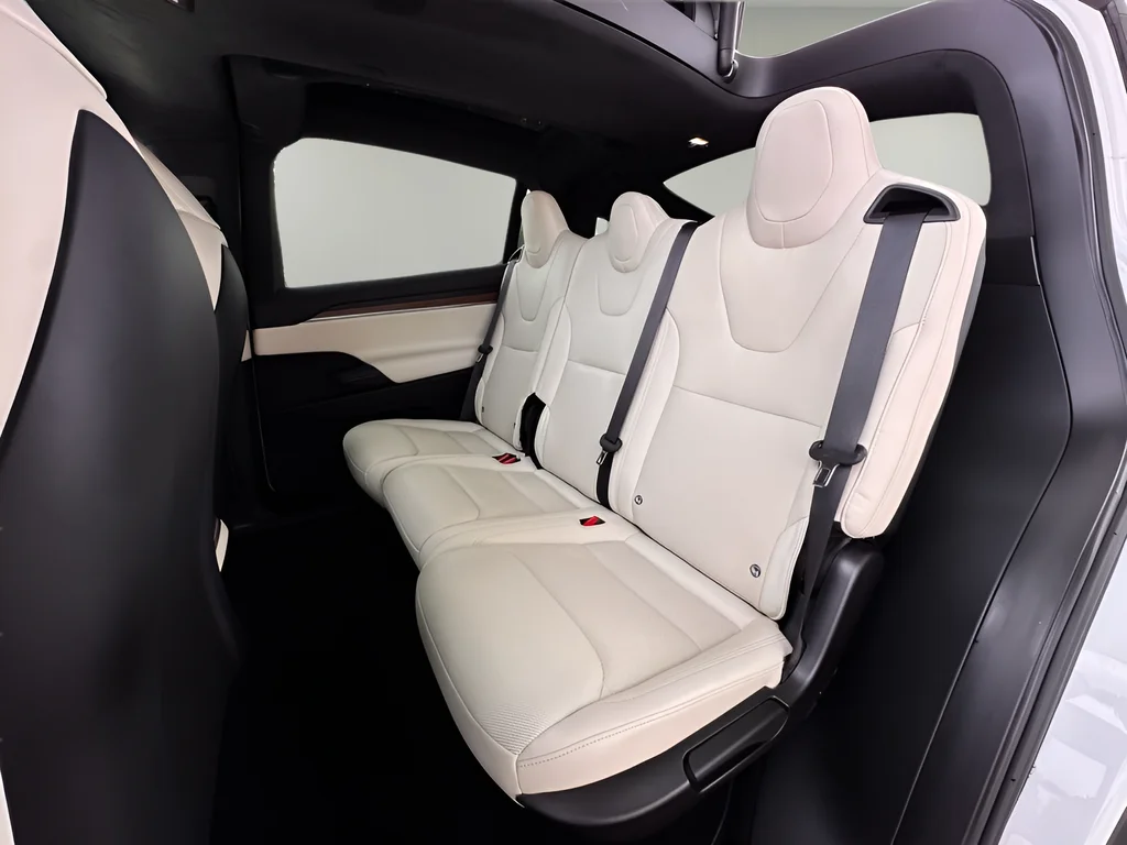 Used 2023 White Tesla Base image 19