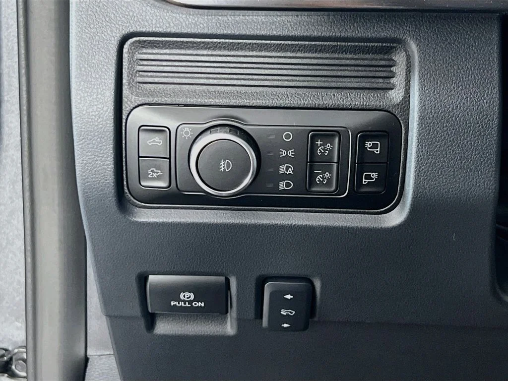 New 2026 Carbonized Gray Metallic Ford Lariat image 19