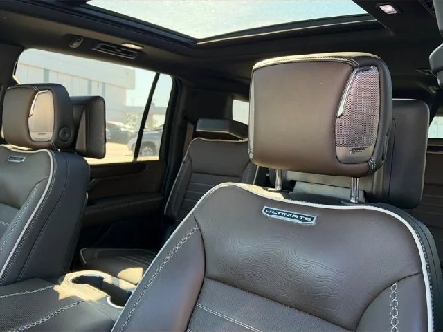 Used 2025 White Frost Tricoat GMC Denali Ultimate image 27