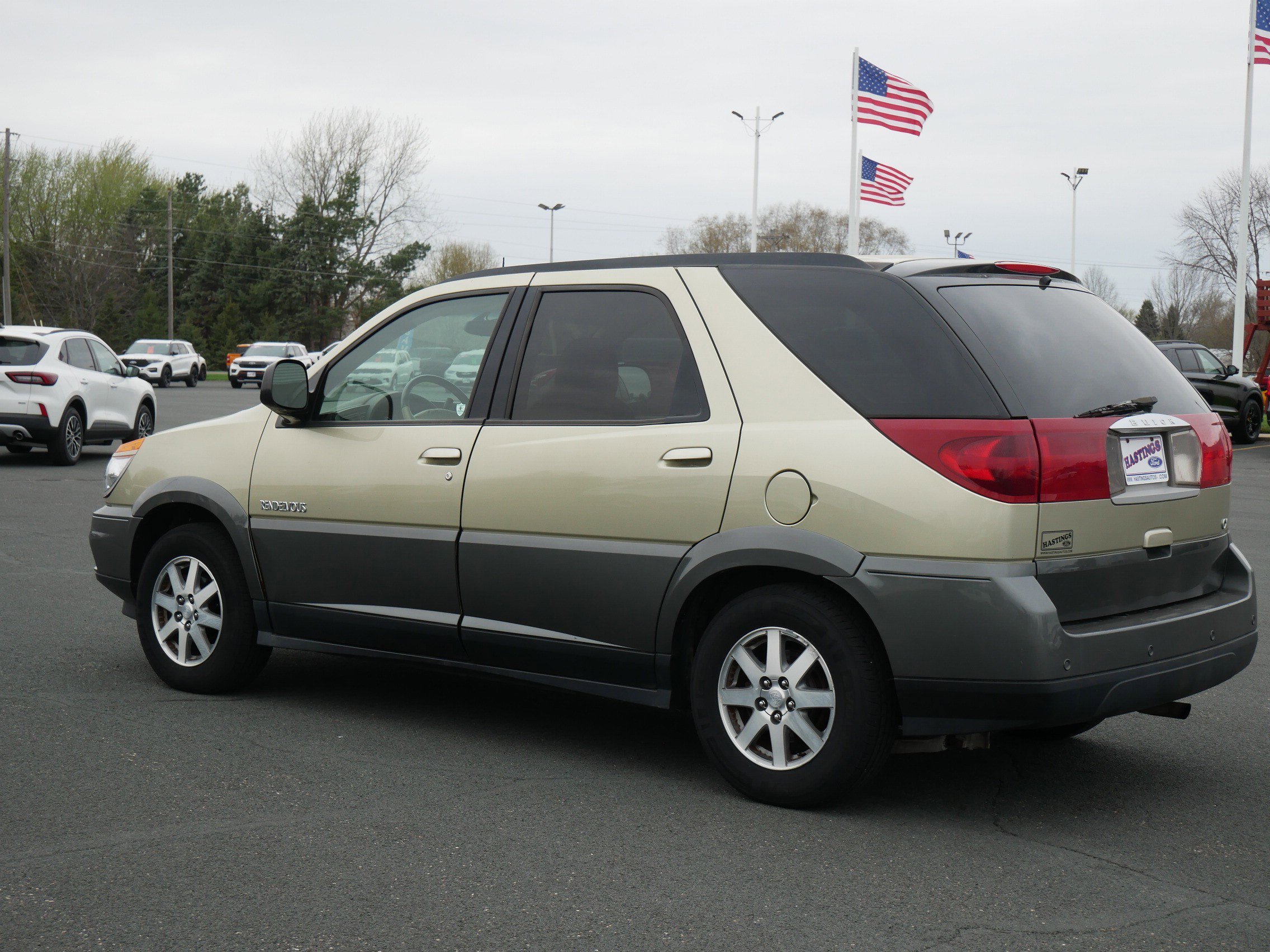 Used 2003 Silverleaf Metallic Buick CX image 3