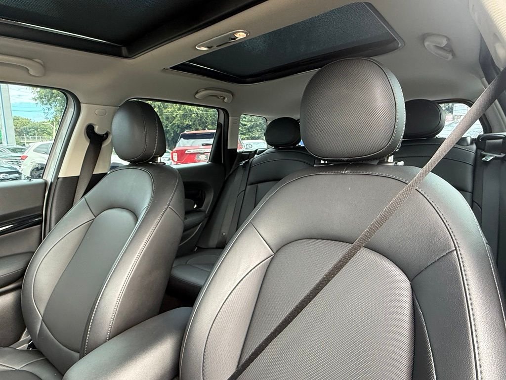 Used 2019  MINI  image 22