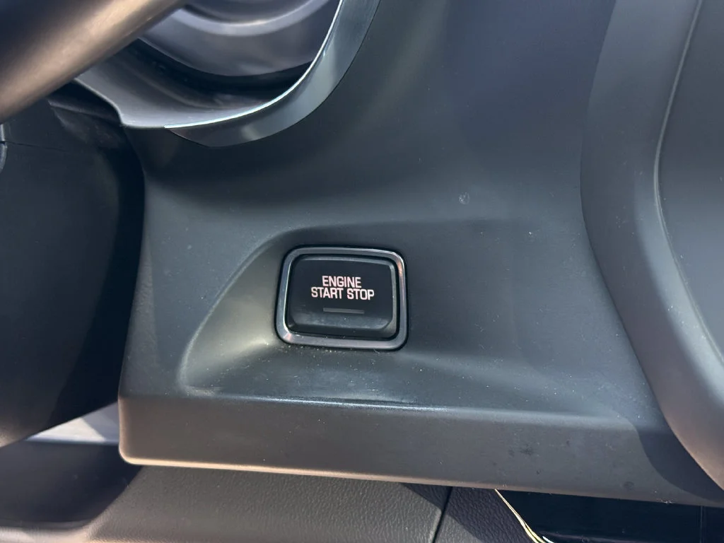 Used 2018 SUMMIT WHITE Chevrolet 1LT image 9