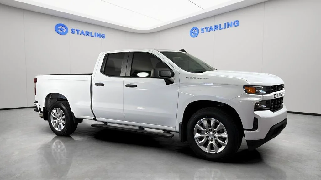 Used 2020 SUMMIT WHITE Chevrolet Custom image 13
