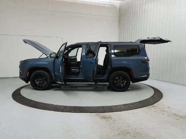 New 2026 Steel Blue Exterior Paint Jeep Limited Reserve image 13