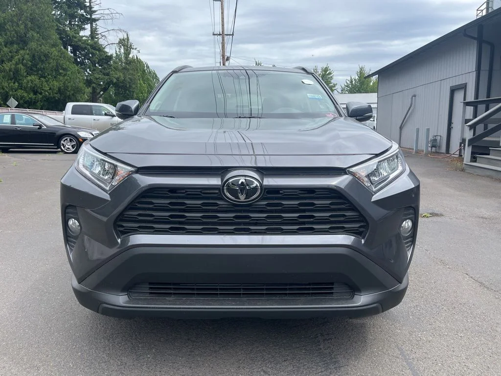 Used 2019 Gray Toyota XLE Premium image 2