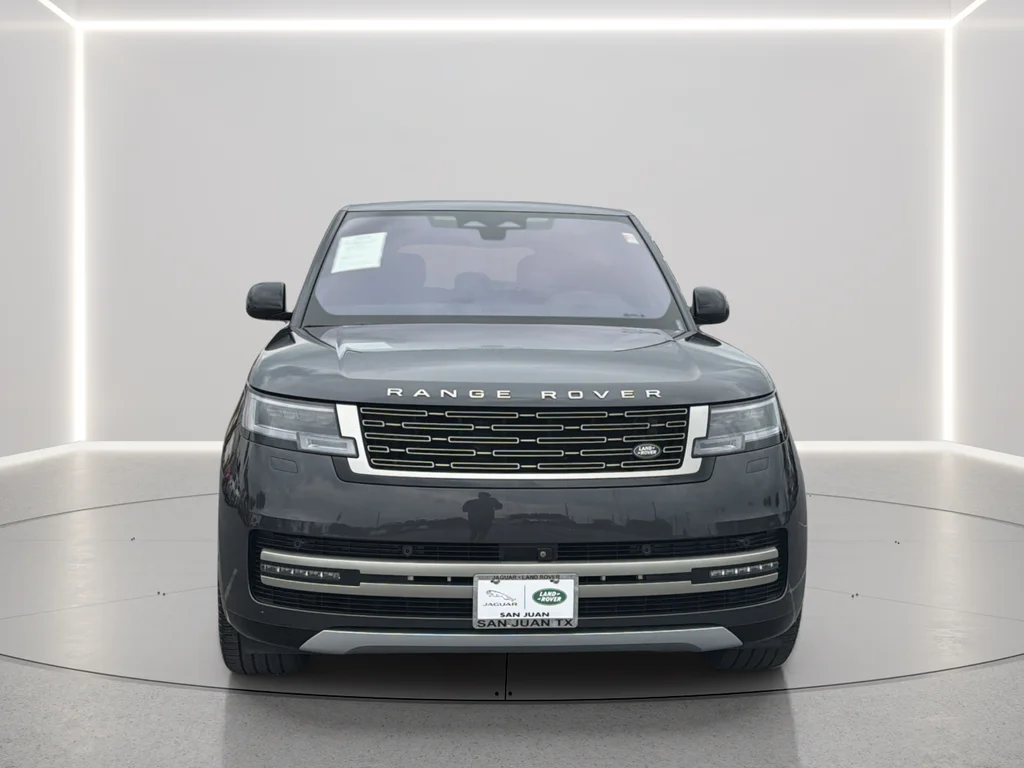 Used 2023  Land Rover SE image 11