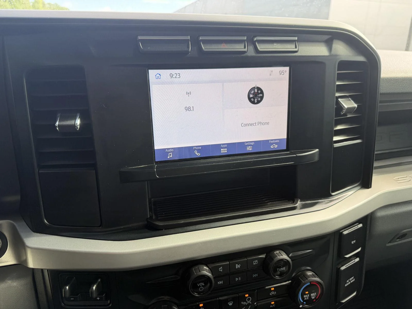 Used 2023 Oxford White Ford XL image 11