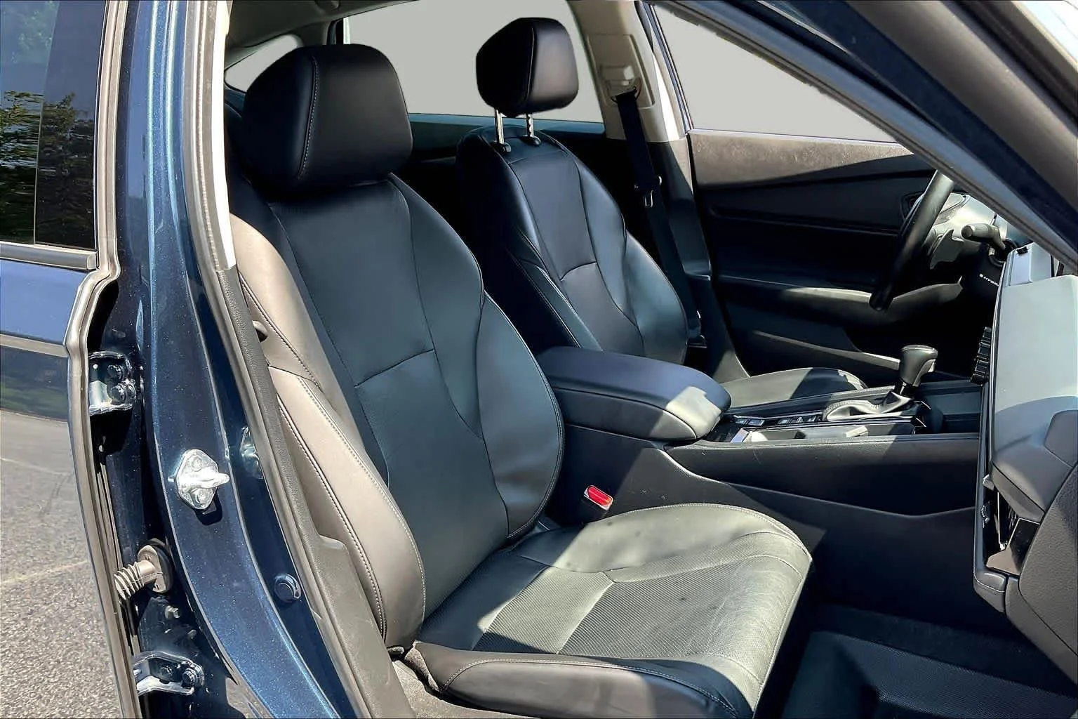 Used 2024 Canyon River Blue Metallic Honda EX-L image 9