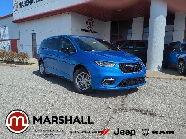 2026 Chrysler Pacifica Select's photo