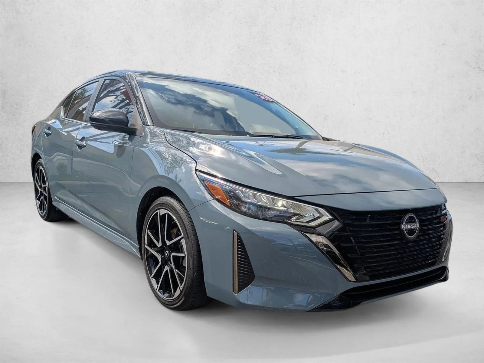 Used 2025 Atlantic Gray Metallic/Super Black Nissan SR image 3