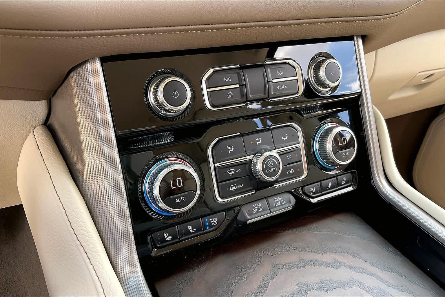 Used 2024 White Frost Tricoat GMC Denali image 33