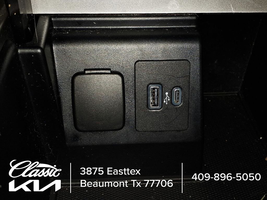 Used 2020 Silver Ford Platinum image 25