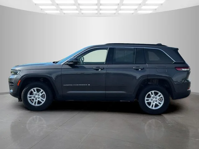 Certified Used 2024 Gray Jeep Laredo image 4