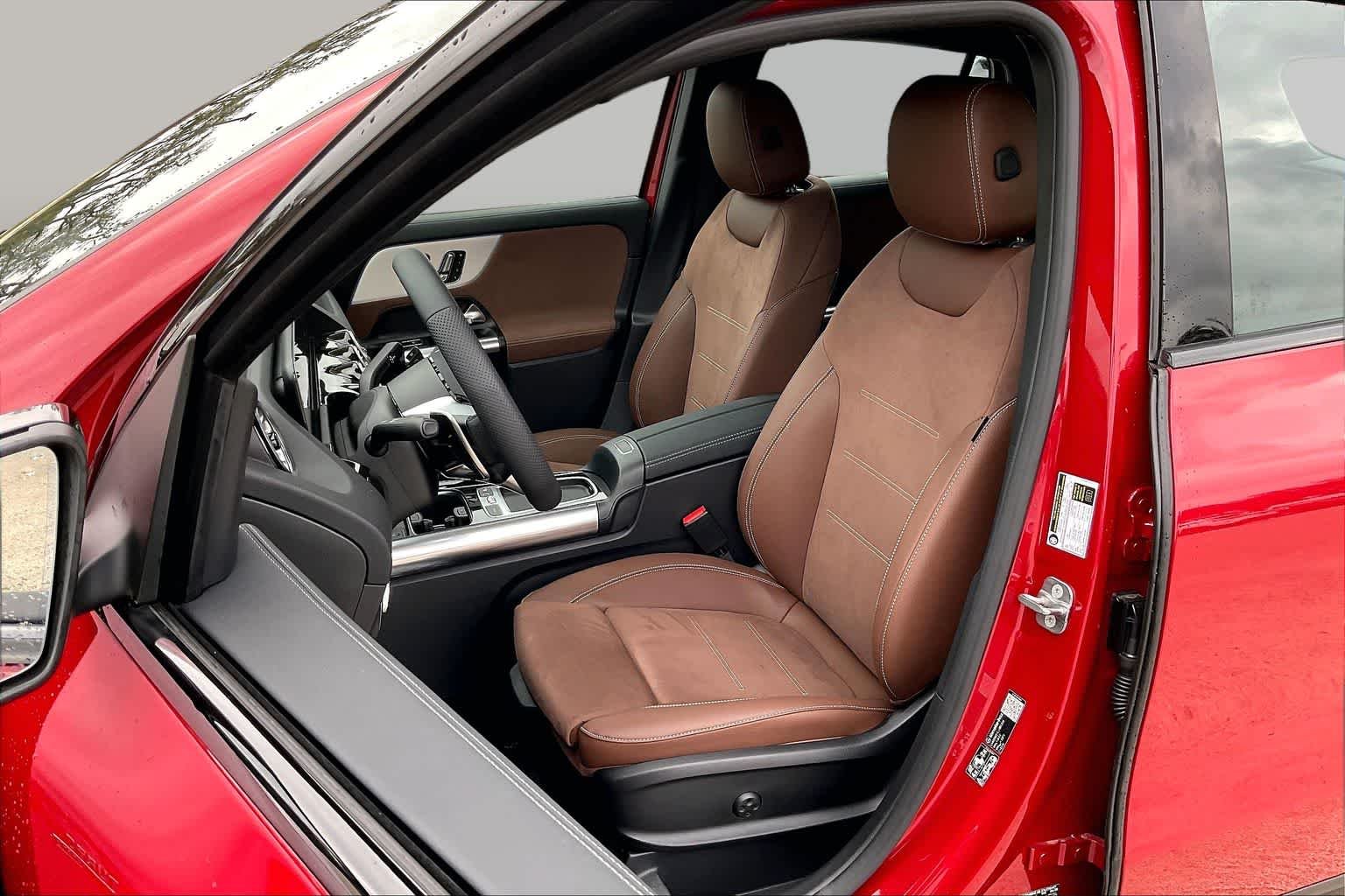 New 2026 MANUFAKTUR Patagonia Red Metallic Mercedes-Benz AMG® GLA 35 4MATIC® SUV image 13