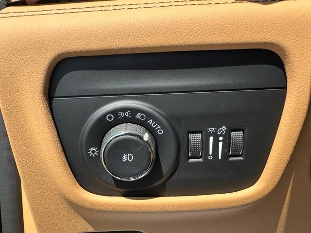 Used 2024 Silver Jeep Summit Reserve image 14