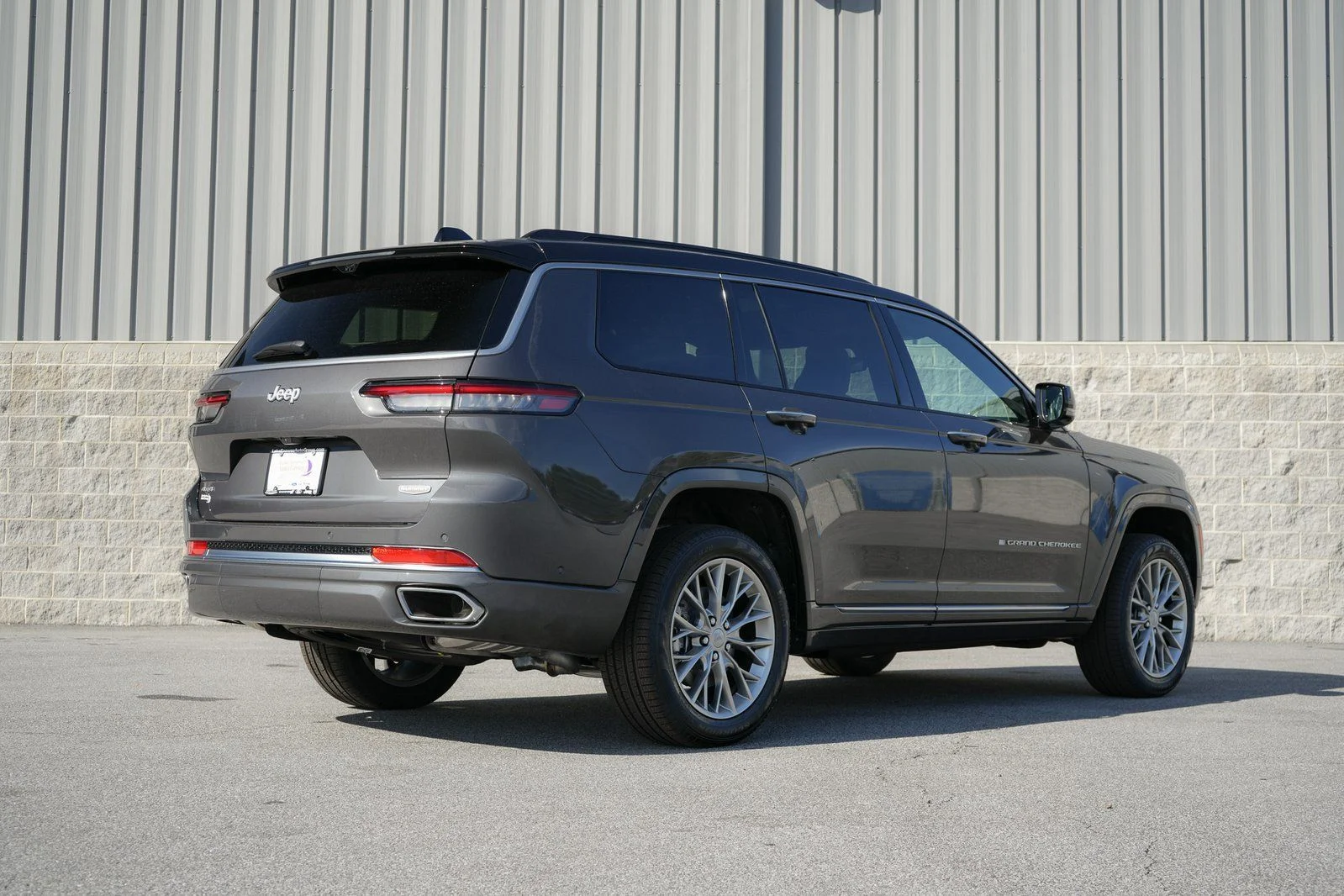 Used 2025 Gray Jeep Summit image 17