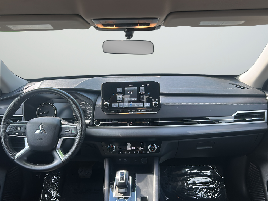Used 2024 Silver Mitsubishi SE image 15