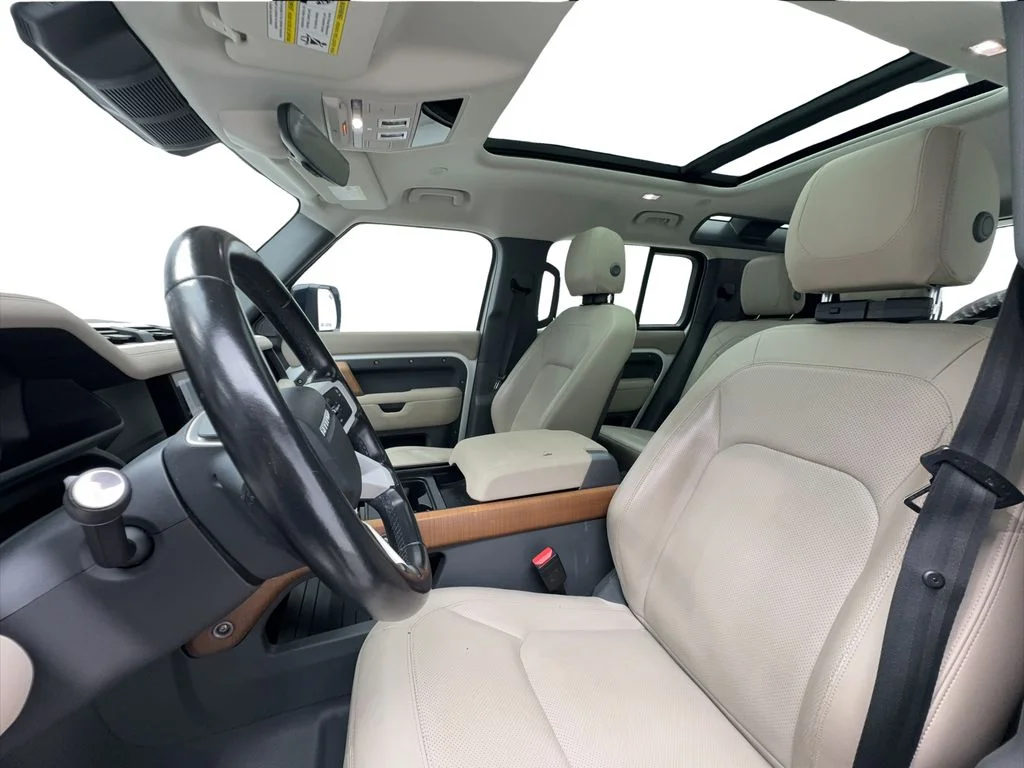Used 2023 White Land Rover S image 19