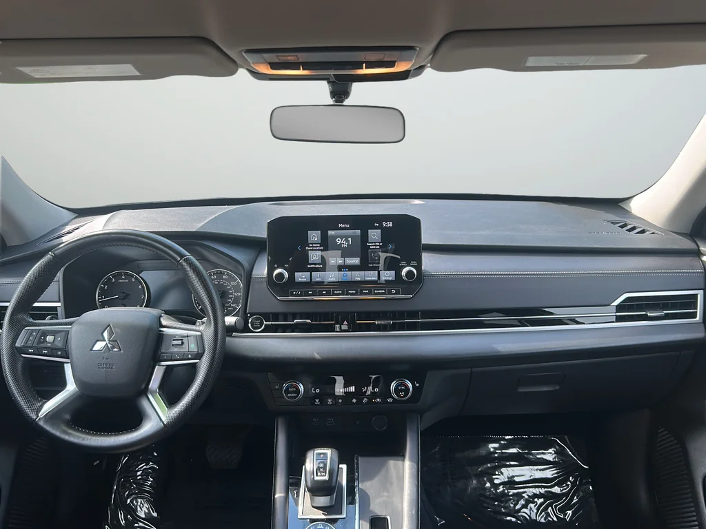 Used 2024 Silver Mitsubishi SE image 15