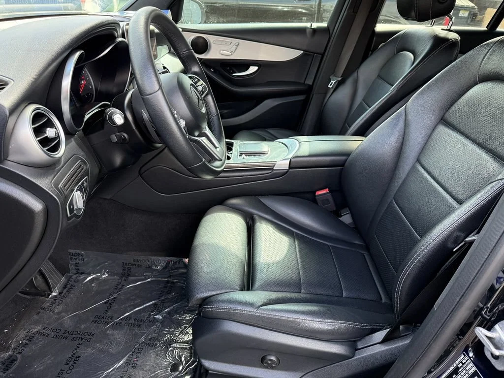 Used 2022 Black Mercedes-Benz GLC 300 image 13