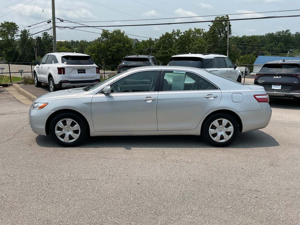 Used 2007 Titanium Metallic Toyota LE image 5