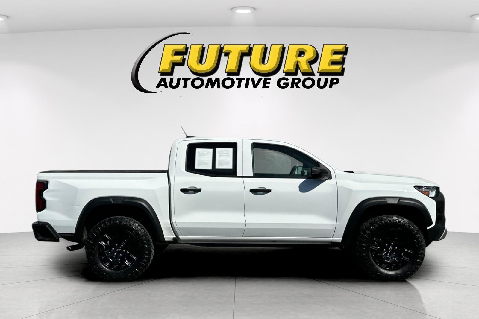 Used 2024 White Chevrolet Trail Boss image 2