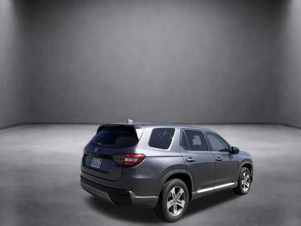 Used 2023  Honda EX-L image 3