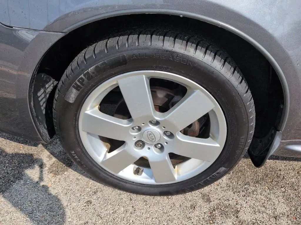 Used 2009 Gray Kia EX image 13