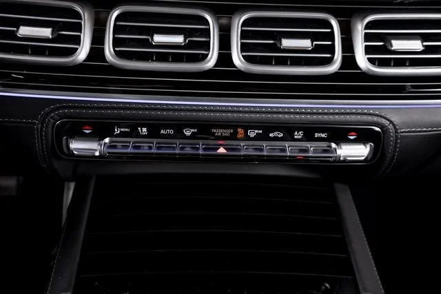 Used 2021 Maybach Two-Tone Paint Iridium Silver/Selenite Gre Mercedes-Benz Maybach GLS 600 image 46