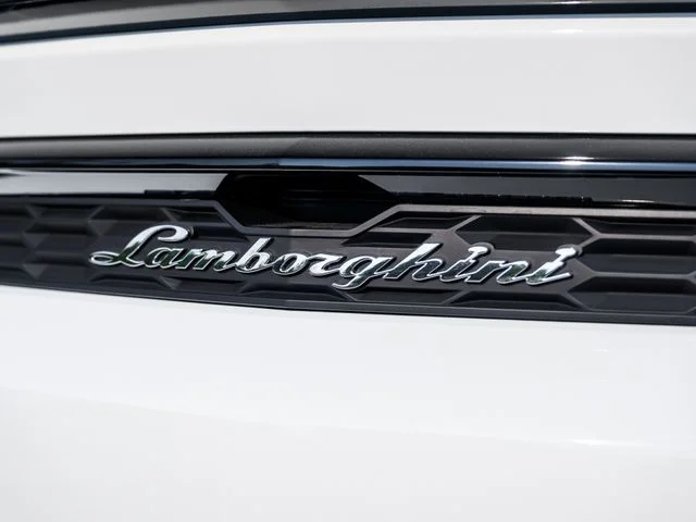 Used 2025  Lamborghini SE image 79