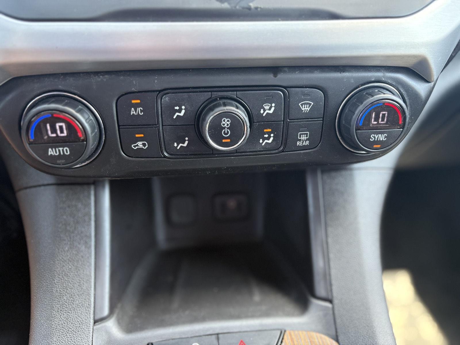 Used 2019 Pepperdust Metallic GMC SLE image 27