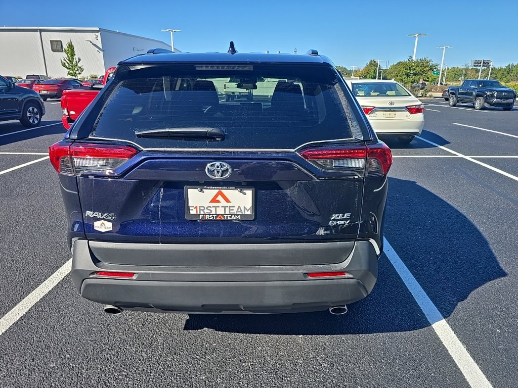 Used 2025  Toyota XLE image 6